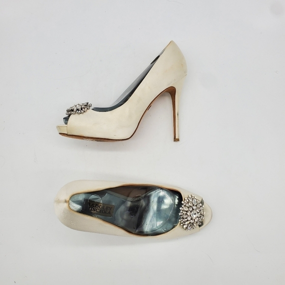 Badgley Shoes Women 9M Mischka Jeannie Ivory Satin Evening Platform Bridal Pumps - Picture 9 of 11